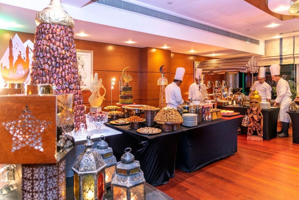 hotels-dubai-Swissotel-Al-Murooj-roda-al-murooj-(2)-26ba2c9637d85cfabc7a35aea816c669.jpg