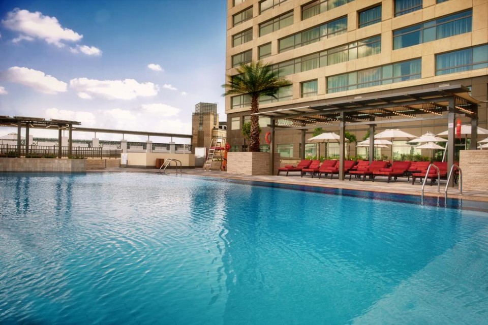 hotels-dubai-hotel-al-ghurair-dubai-al-ghurair-(pool)-26ba2c9637d85cfabc7a35aea816c669.jpg
