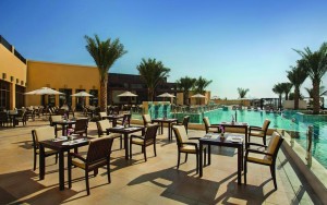 بار کنار استخر