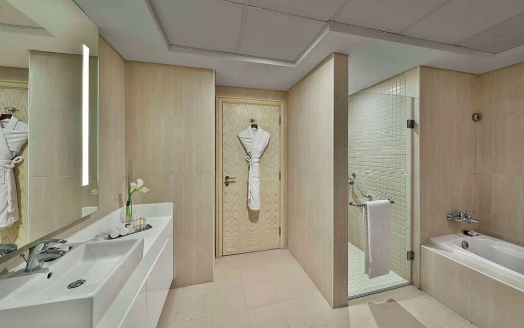 hotels-dubai-hotel-doubleTree-by-hilton-jumeirah-beach-dubai-guest-room-bath-(3)-26ba2c9637d85cfabc7a35aea816c669.jpg