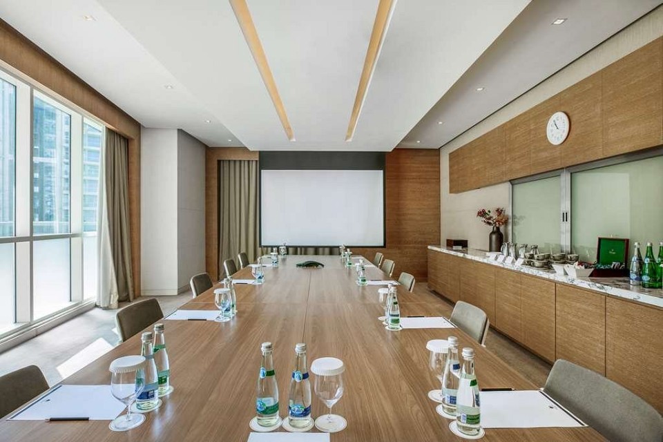 hotels-dubai-hotel-doubleTree-by-hilton-jumeirah-beach-dubai-meeting-room-(4)-26ba2c9637d85cfabc7a35aea816c669.jpg