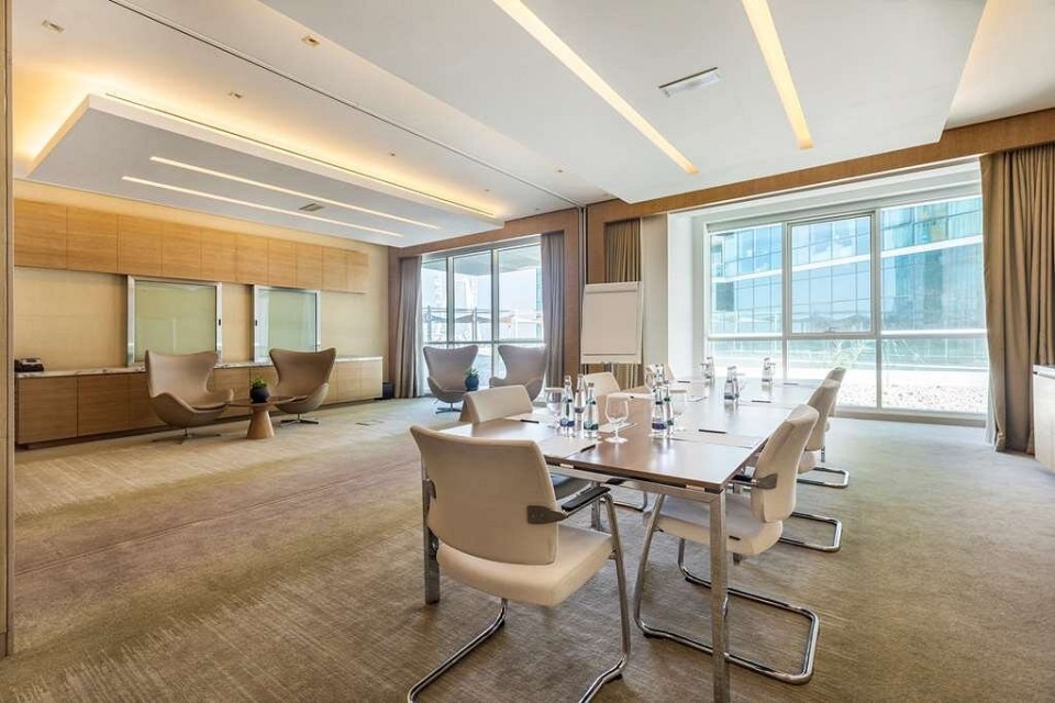 hotels-dubai-hotel-doubleTree-by-hilton-jumeirah-beach-dubai-meeting-room-(6)-26ba2c9637d85cfabc7a35aea816c669.jpg