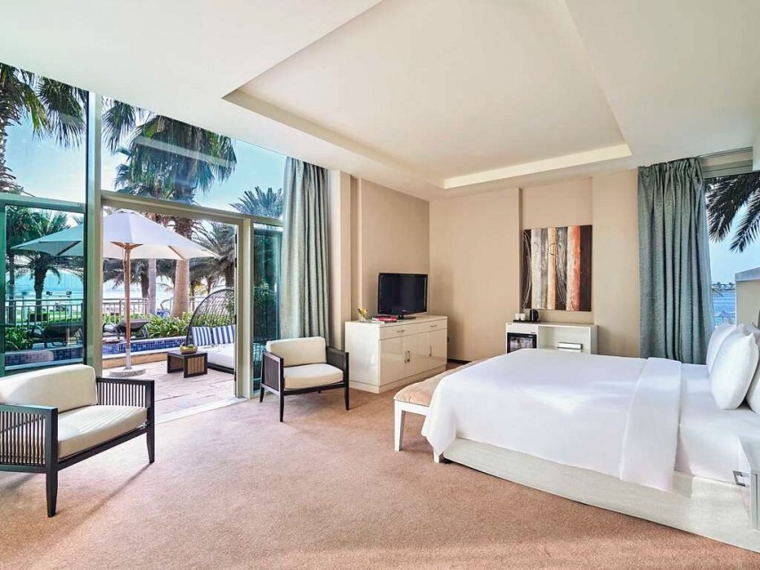 hotels-dubai-hotel-rixos-the-palm-dubai-guest-room-(1)-26ba2c9637d85cfabc7a35aea816c669.jpg
