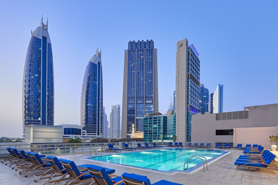 استخر روی بام