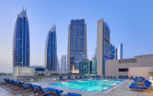 استخر روی بام