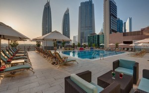 استخر روی بام