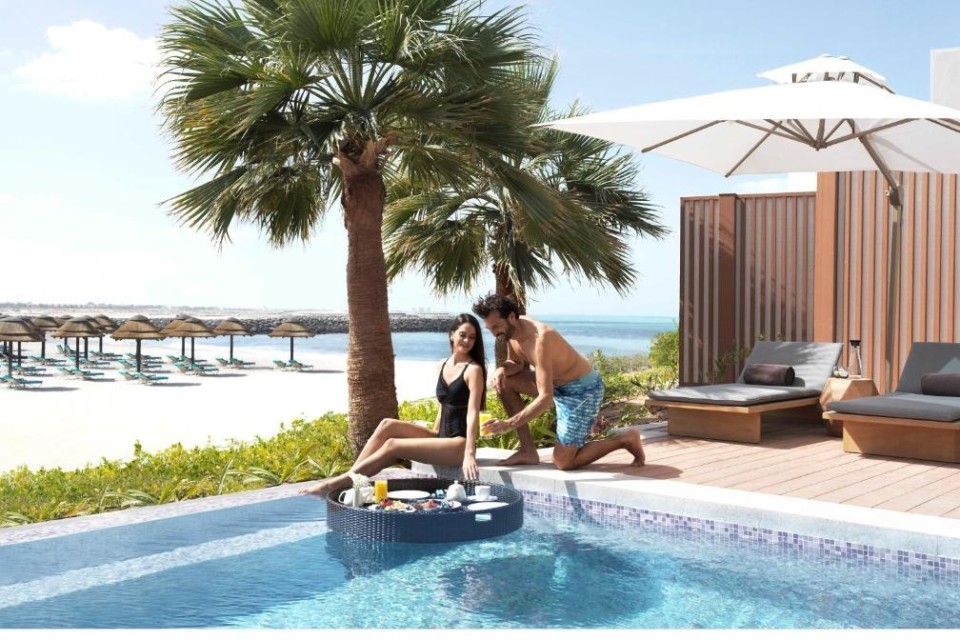 محوطه هتل محوطه هتل