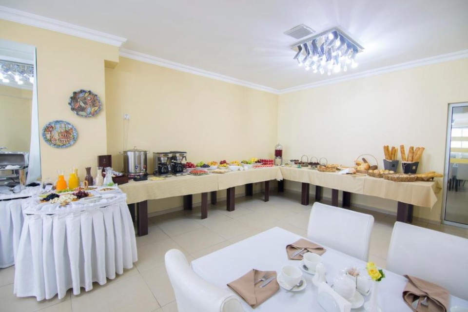 hotels-georgia-batumi-Aisi-213332744-26ba2c9637d85cfabc7a35aea816c669.jpg