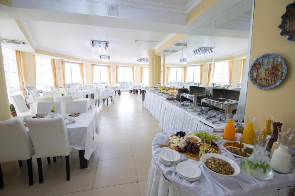 hotels-georgia-batumi-Aisi-213333269-26ba2c9637d85cfabc7a35aea816c669.jpg