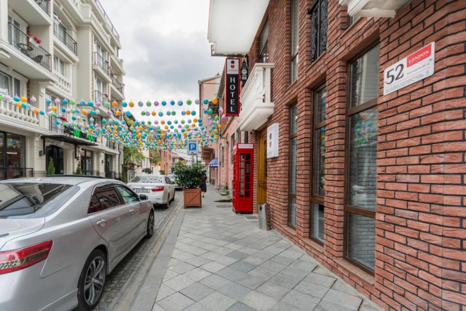 محوطه هتل محوطه هتل