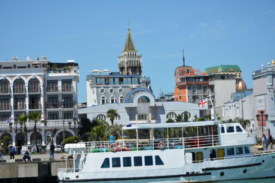 محوطه هتل محوطه هتل