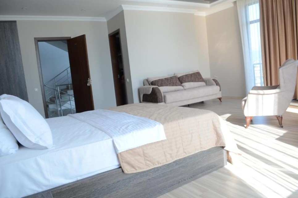 hotels-georgia-batumi-Skyline-147870300-26ba2c9637d85cfabc7a35aea816c669.jpg