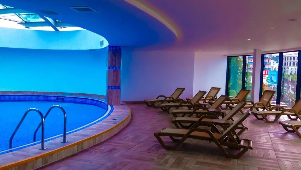 hotels-georgia-batumi-hotel-sky-tower-batumi-sky-tower-(pool)-26ba2c9637d85cfabc7a35aea816c669.jpg