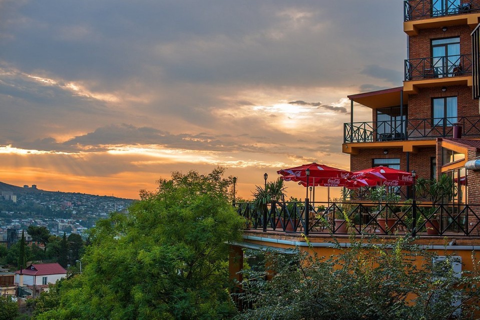 محوطه هتل محوطه هتل