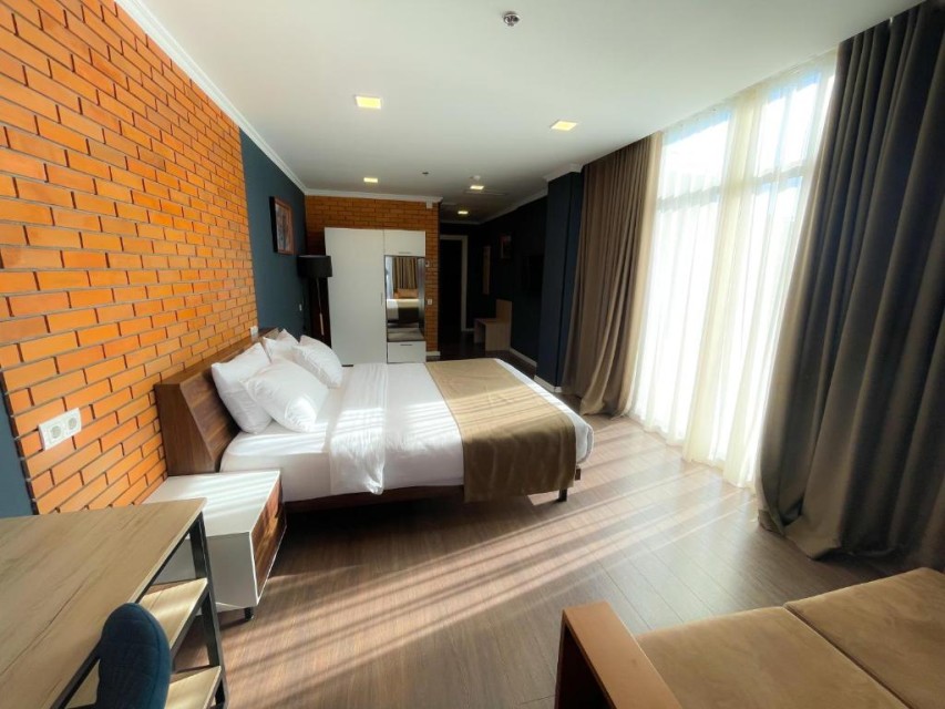 hotels-georgia-tbilisi-Bricks-409886457-26ba2c9637d85cfabc7a35aea816c669.jpg