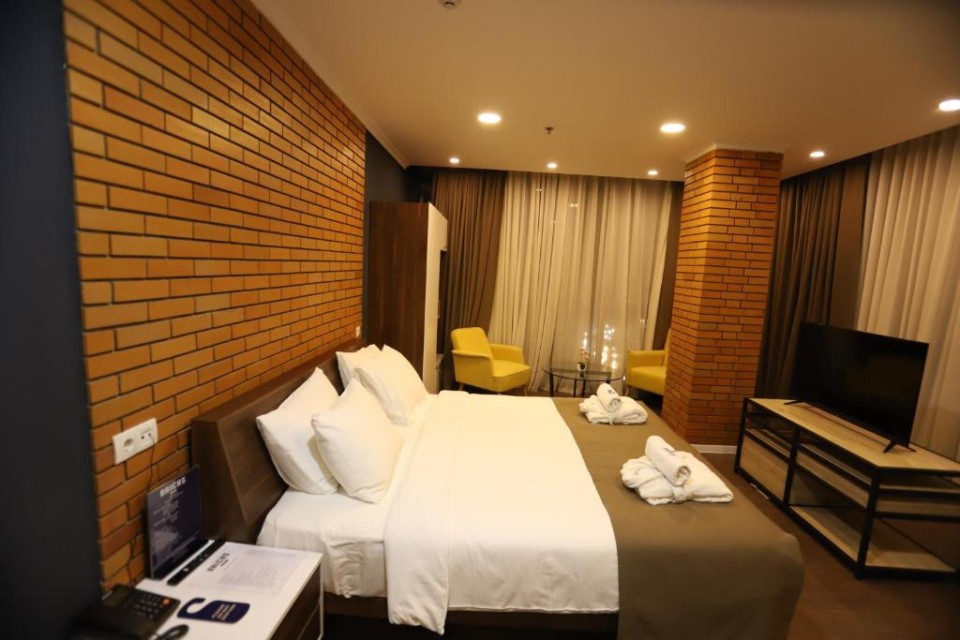 hotels-georgia-tbilisi-Bricks-432782279-26ba2c9637d85cfabc7a35aea816c669.jpg