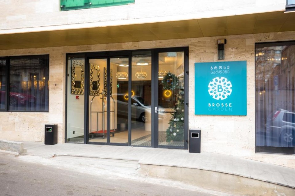 محوطه هتل محوطه هتل