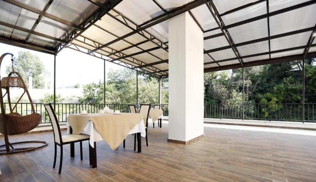 محوطه هتل محوطه هتل