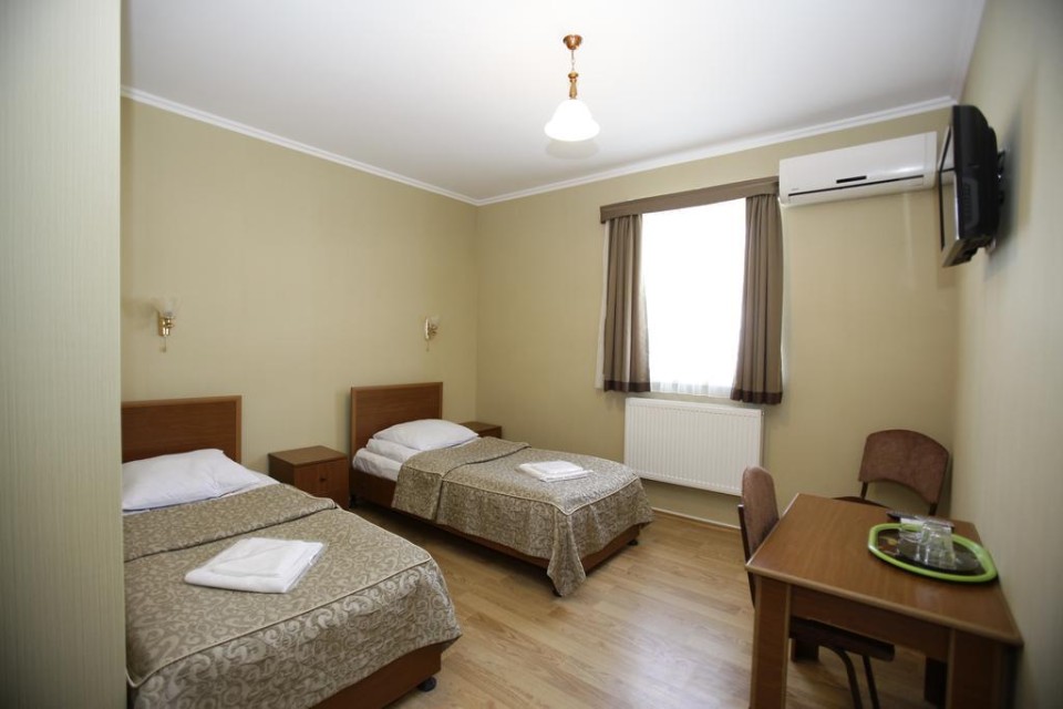 hotels-georgia-tbilisi-Eurasia-Hotel-اتاق۴-26ba2c9637d85cfabc7a35aea816c669.jpg