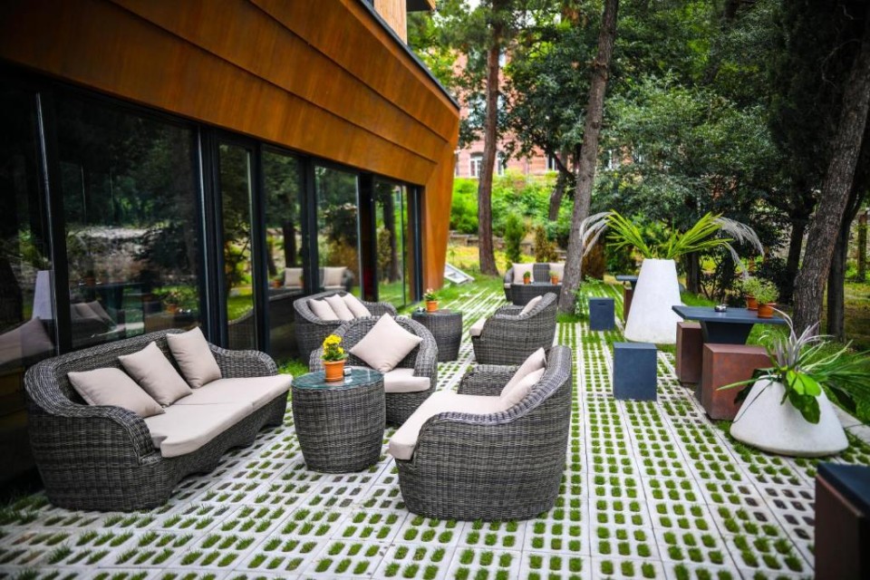 محوطه هتل محوطه هتل