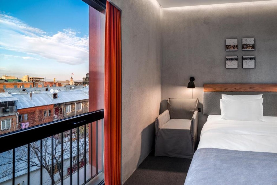 hotels-georgia-tbilisi-IOTA-124477888-26ba2c9637d85cfabc7a35aea816c669.jpg