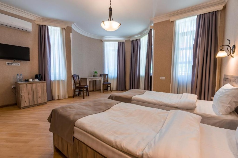 hotels-georgia-tbilisi-Imperial-House-208438078-26ba2c9637d85cfabc7a35aea816c669.jpg