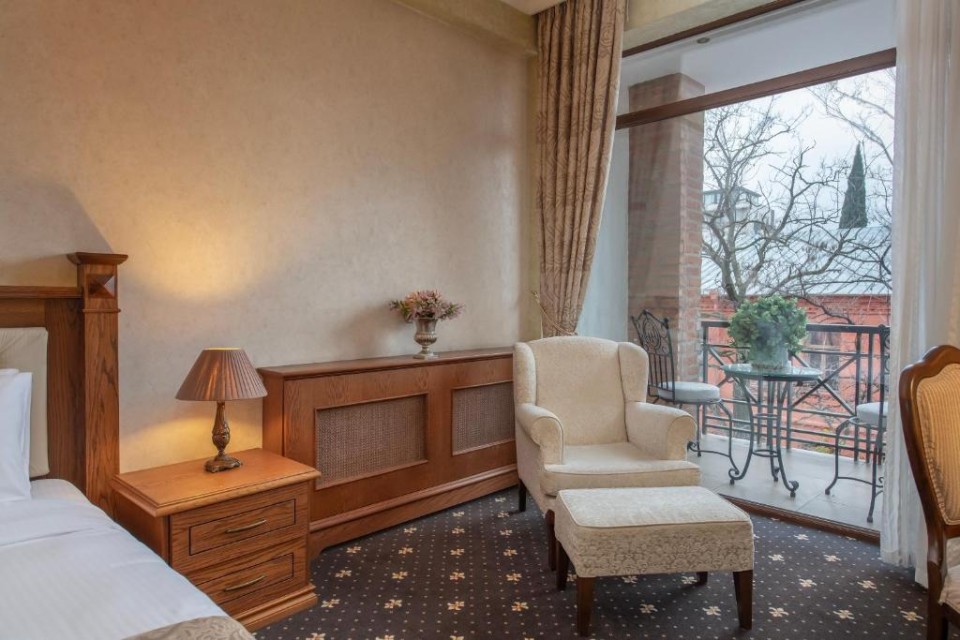 hotels-georgia-tbilisi-Laerton-523274768-26ba2c9637d85cfabc7a35aea816c669.jpg
