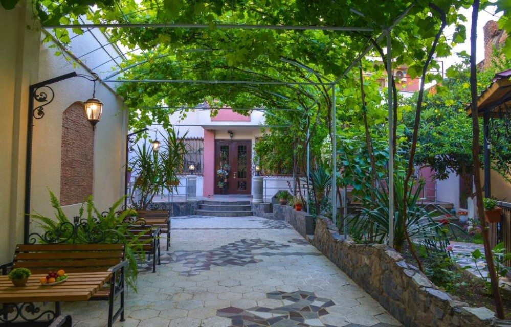 محوطه هتل محوطه هتل