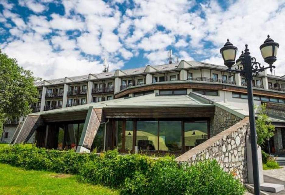 محوطه هتل محوطه هتل