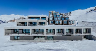 هتل Quadrum Ski and Yoga Resort گودائوری