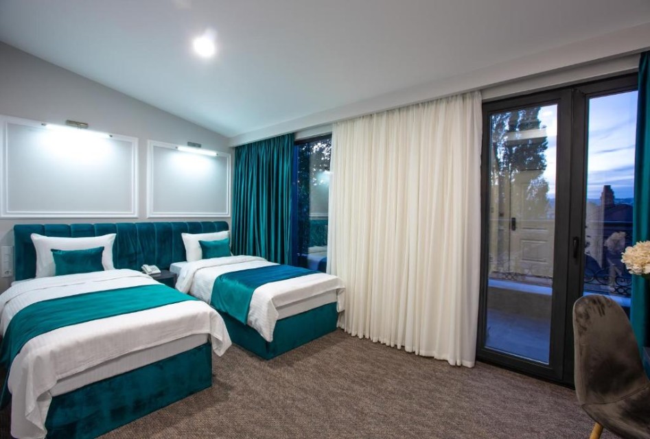 hotels-georgia-tbilisi-Royal-Inn-221129504-26ba2c9637d85cfabc7a35aea816c669.jpg