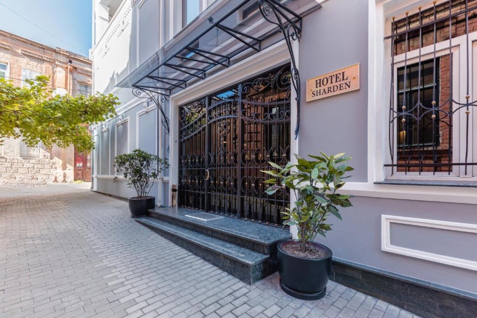 محوطه هتل محوطه هتل