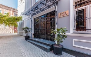 محوطه هتل محوطه هتل