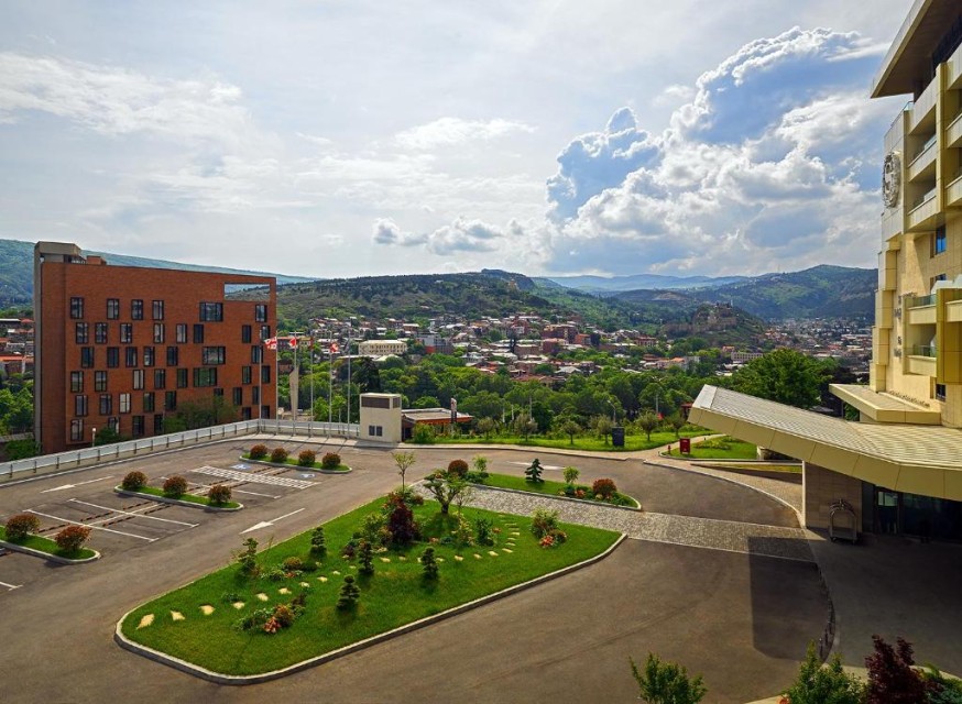 محوطه هتل محوطه هتل