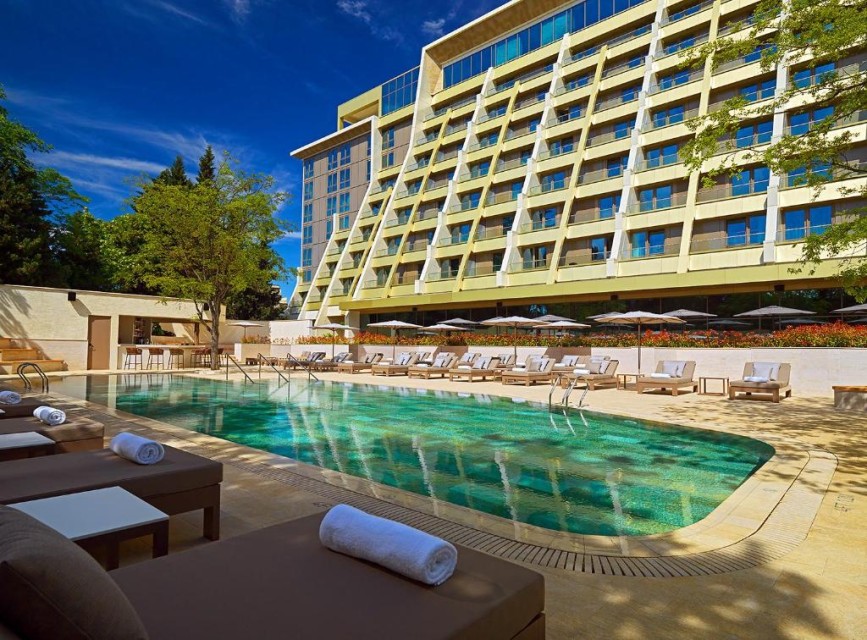 محوطه هتل محوطه هتل