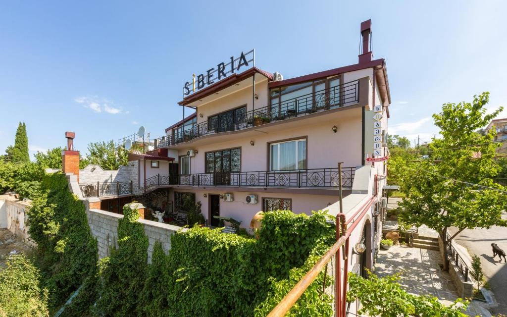 محوطه هتل محوطه هتل