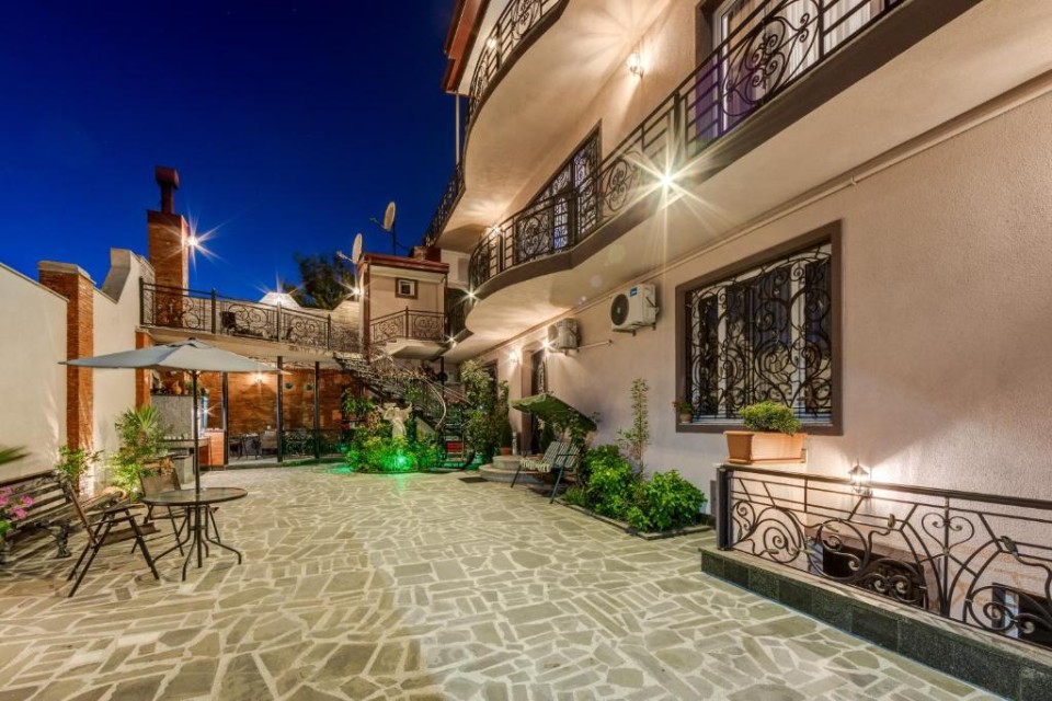 محوطه هتل محوطه هتل