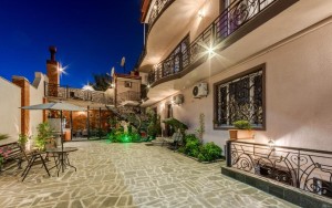 محوطه هتل محوطه هتل