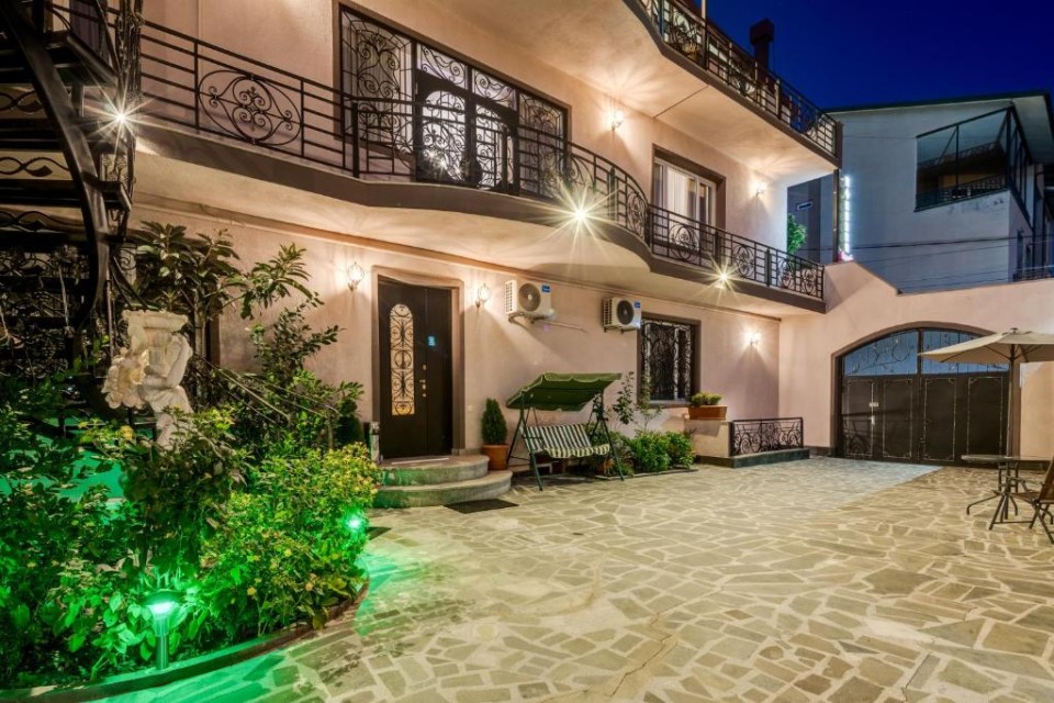 محوطه هتل محوطه هتل