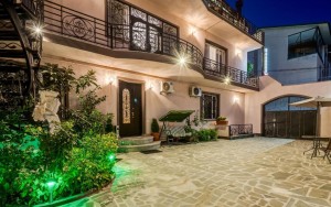 محوطه هتل محوطه هتل