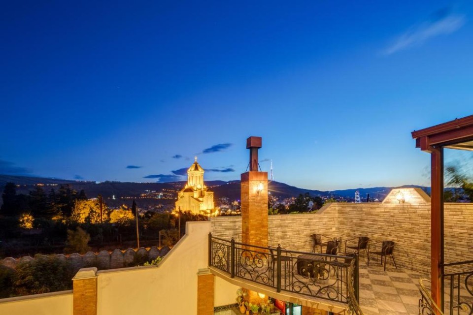 محوطه هتل محوطه هتل