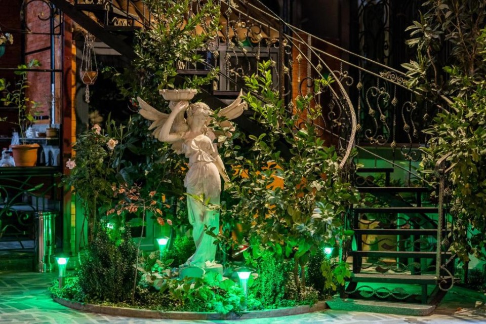 محوطه هتل محوطه هتل