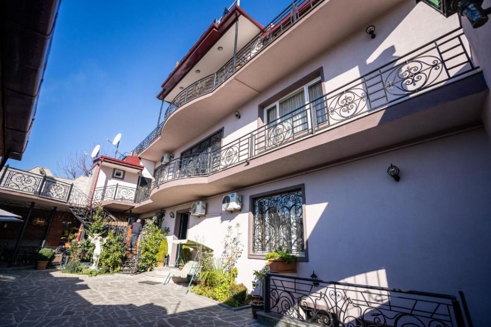 محوطه هتل محوطه هتل