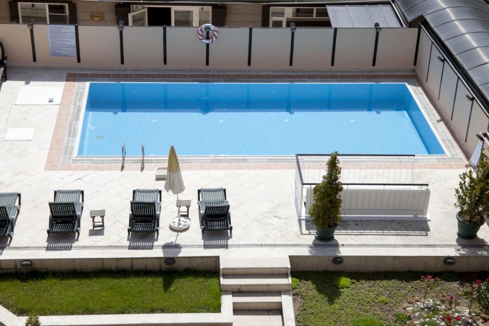 محوطه هتل محوطه هتل