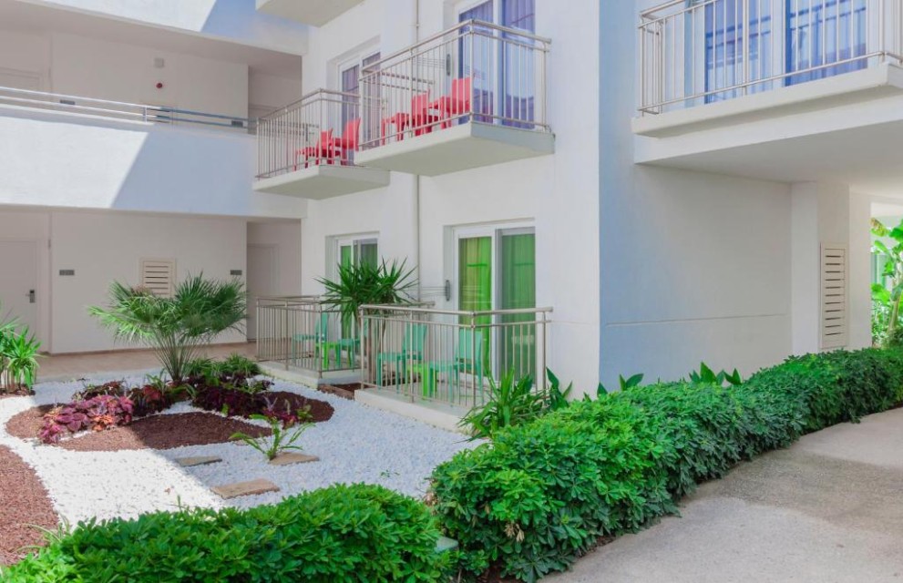 محوطه هتل محوطه هتل