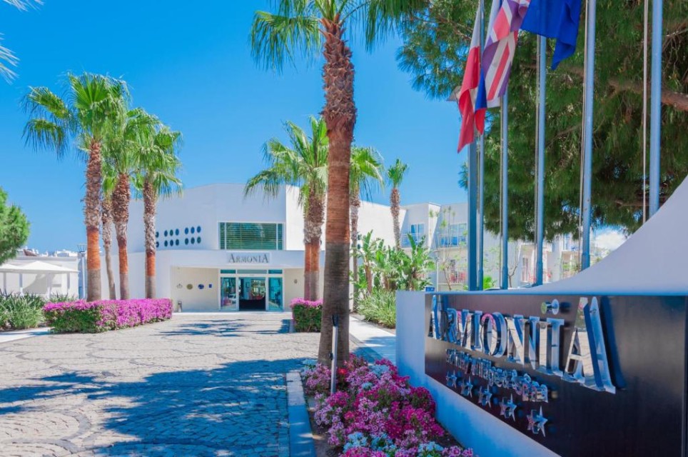 محوطه هتل محوطه هتل