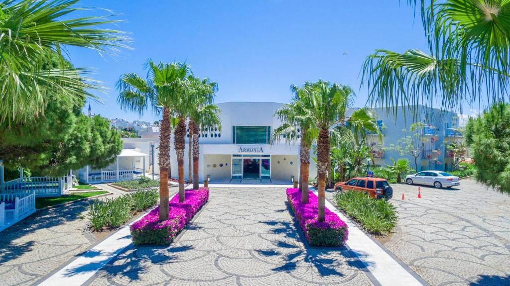 محوطه هتل محوطه هتل