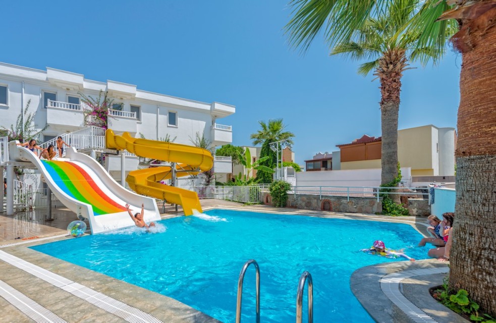 محوطه هتل محوطه هتل