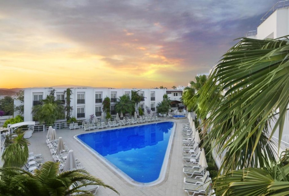 محوطه هتل محوطه هتل