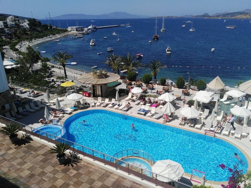 محوطه هتل محوطه هتل